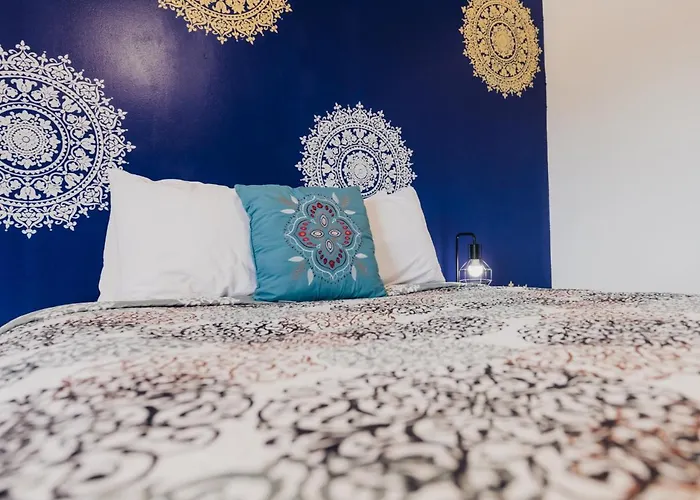 Style - 1 & 3 Bedroom With Full Kitchen 3*