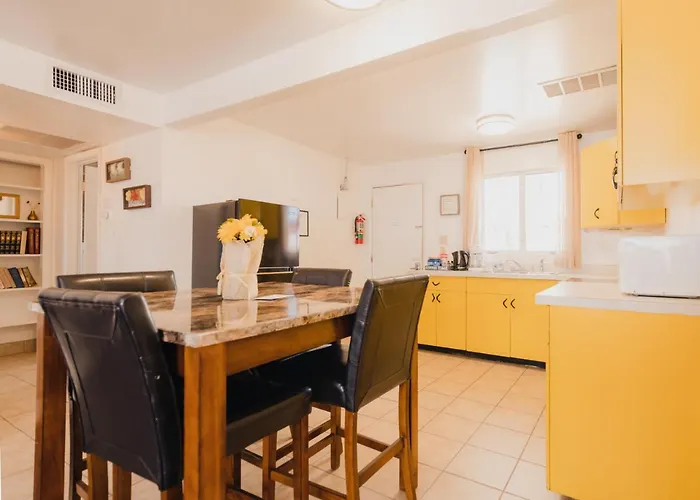 Style - 1 & 3 Bedroom With Full Kitchen 3*