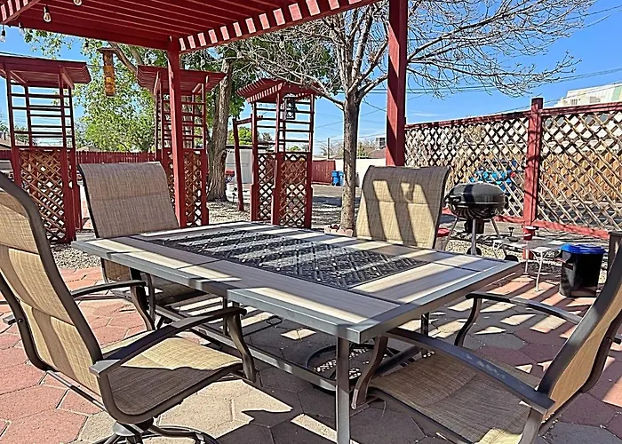 Inn Style - 1 & 3 Bedroom With Full Kitchen Page