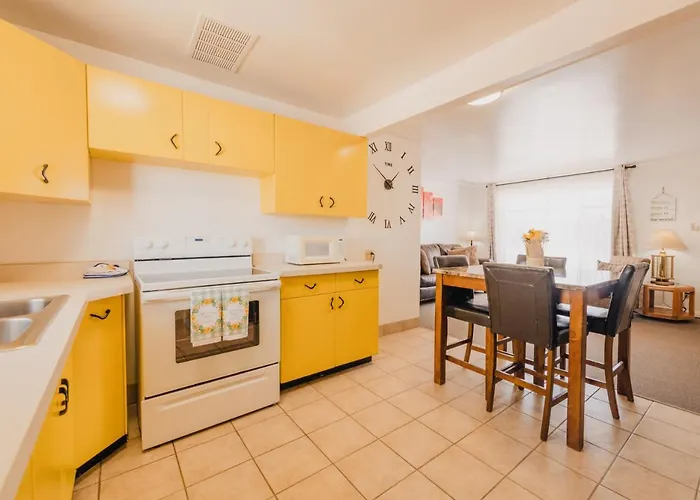Inn Style - 1 & 3 Bedroom With Full Kitchen 3*