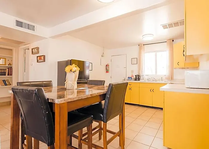 Style - 1 & 3 Bedroom With Full Kitchen 3*